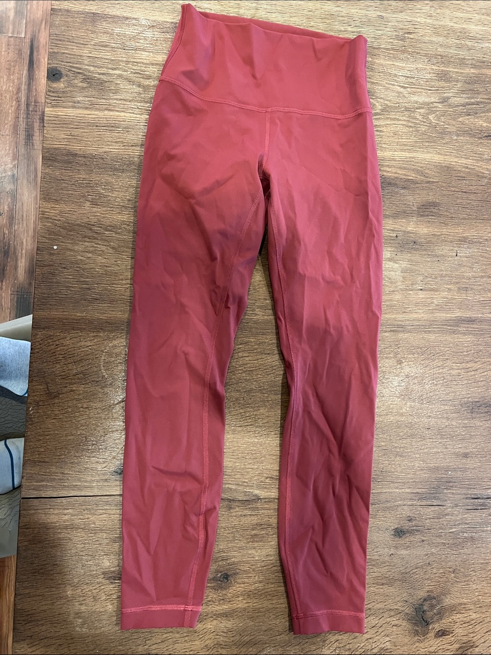Lululemon High-Waist Leggings in Berry color, size 4 EUC